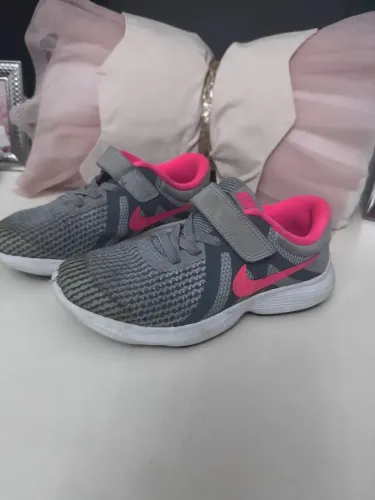 Tênis Infantil Nike Revolution - Rosa e Cinza