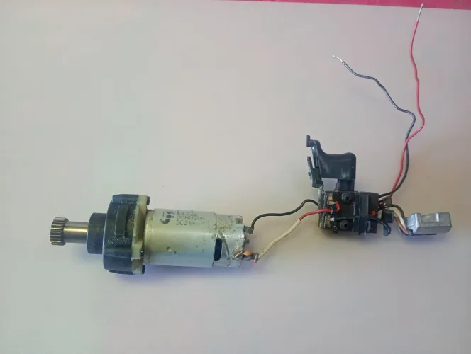 motor da parafusadeira Black e Decker kc2000f 12 v