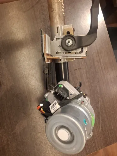 Direção elétrica tracker 2021 novinha