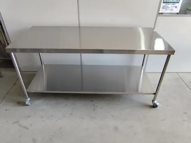 Bancada Inox 180cm x 70cm, Prateleira Lisa, Tampo 22#, Pés Tubulares