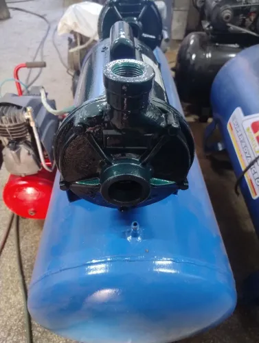 Vendo bomba d'água de 2 CV monofásica toda revisada e com garantia.