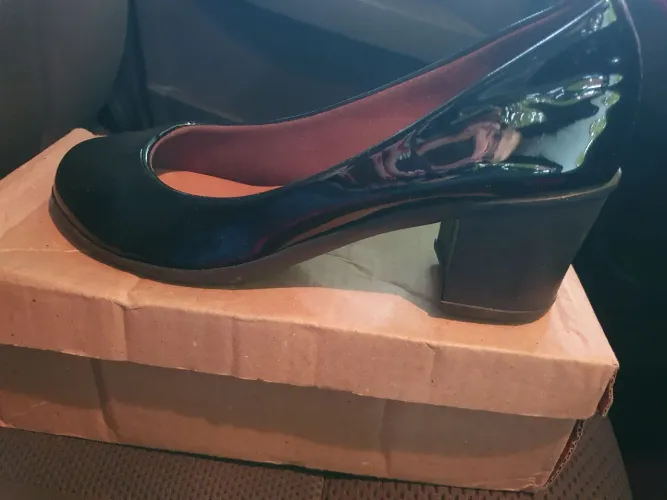 Sapato verniz preto (novo) tam. 39