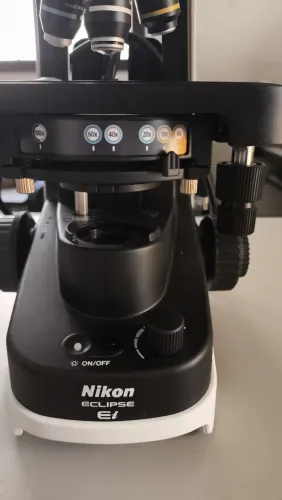 Microscópio Nikon Eclipse Ei estado de novo 