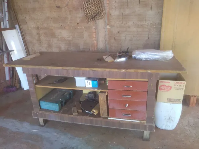 Bancada reforçada com 04 gavetas
