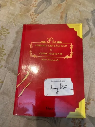 livro harry potter animais fantásticos e onde habitam ed. 2001