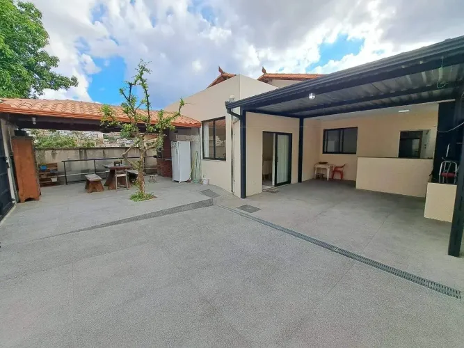 Casa com 2 quartos sendo 1 suite, 2 vagas de garagem a venda no Barreiro/BH!!!