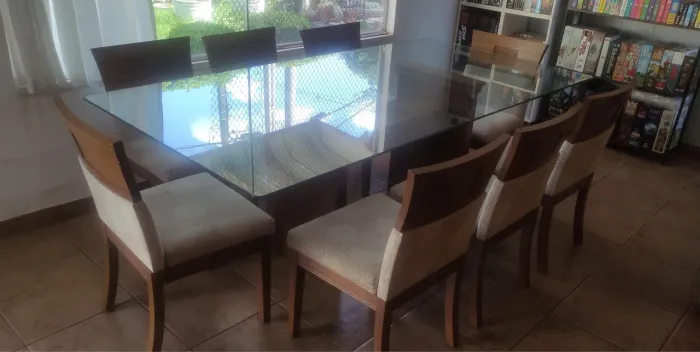 Mesa de jantar tokstok 8 lugares usada - com as cadeiras 