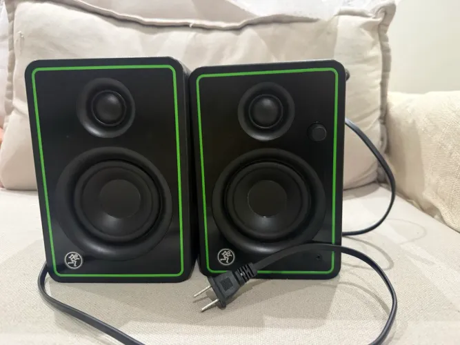 Monitor De Estúdio Mackie Cr4 X Woofer 4 Pol 50w (par)