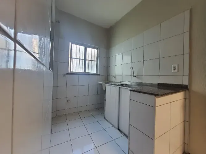 Apartamento 2 quartos, suite, cozinha, 1 vaga carro, sem condomínio R$1.000