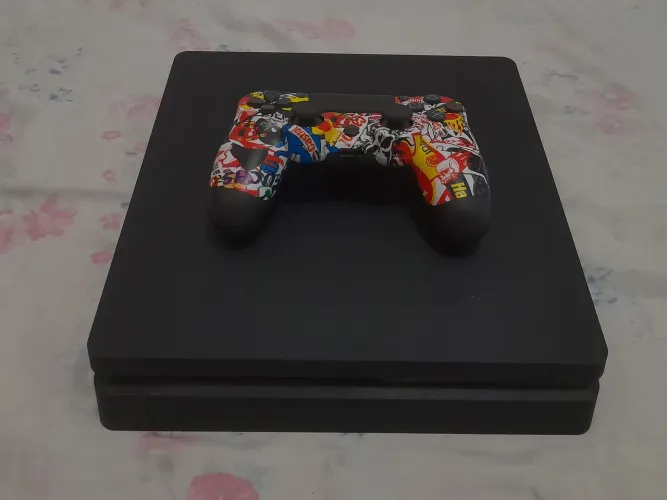 PS4 SLIM + 7 JOGOS MÍDIA FÍSICA + CONTROLE