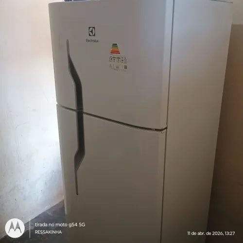 GELADEIRA ELETROLUX 260 LITROS