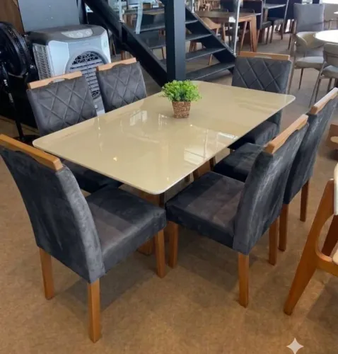 Mesa de jantar 6 cadeiras madeir Maciça