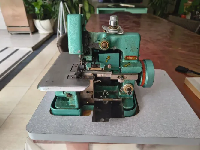 Máquina Overlock Semi Industrial