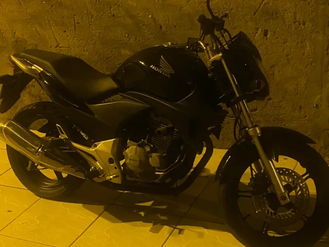 Moto Cb. 300 Troco ou Vendo