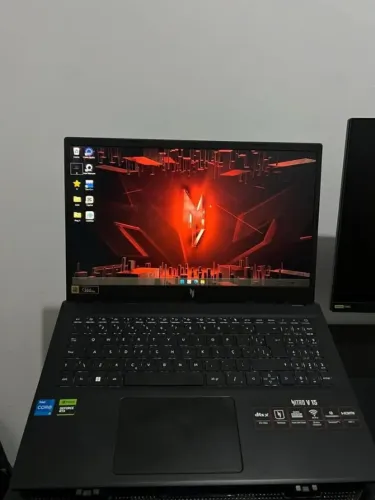Acer Nitro V15 i7 4050