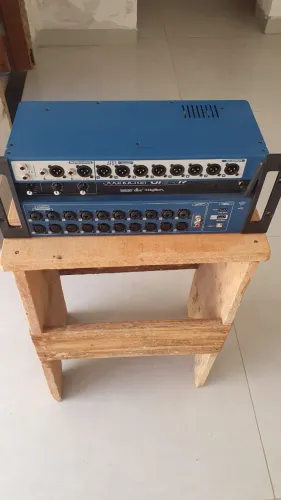 mesa de som soundcraft ui24r e power play