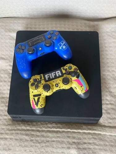 Playstation 4 slim