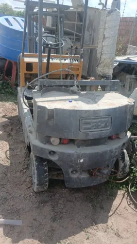 Vendo empilhadeira a gaz