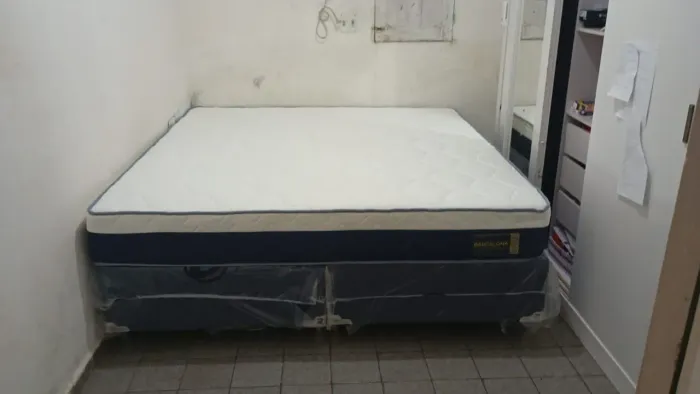 Vendo 1 cama box super king, 3 meses de uso vendendo por motivo de mudança urgente