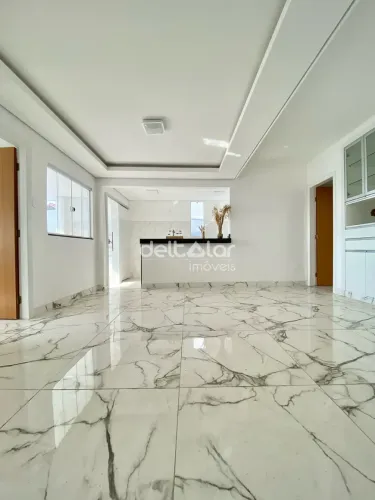 Casa plana à venda com 3 quartos, 2 suítes e quintal, Rio Branco, Belo Horizonte, MG