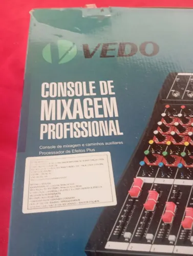 vendo uma mesa de áudio profissional na caixa valor 850 contato *
