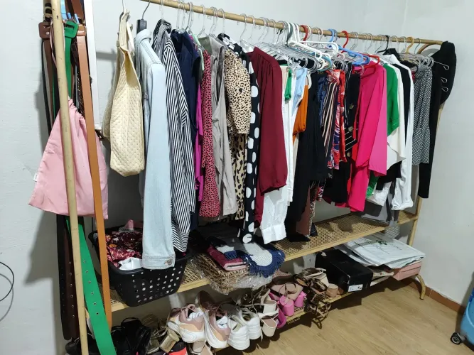 Arara de Ferro para roupas e sapatos
