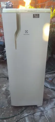 Geladeira eletrolux 33itros