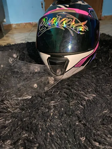 Vende-se capacete no precinho