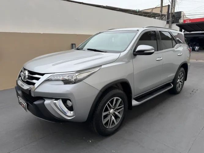 Toyota Hilux SW4 SRX 4X4 2.8 TDI 16V Dies. Aut. 2016