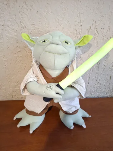 Para amantes Star Wars: pelucia interativa Mestre Yoda
