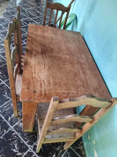 Vendo mesa 4 cadeiras