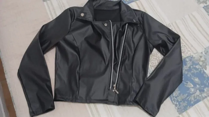 Jaqueta de couro feminina com ziper inverno elegante