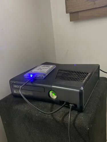 Vendo Xbox 360 desbloqueado tanto no cd quanto no hd zero