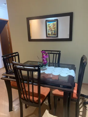 Mesa com cadeiras+espelho decorativo