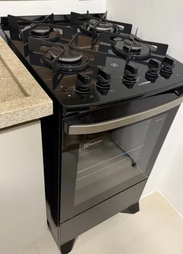 Fogão Electrolux semiusado preto