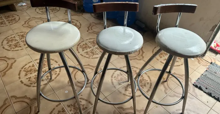 3 Banquetas - Cadeira