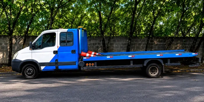 IVECO DAILY 55C16 - GUINCHO PLATAFORMA COM ASA DELTA