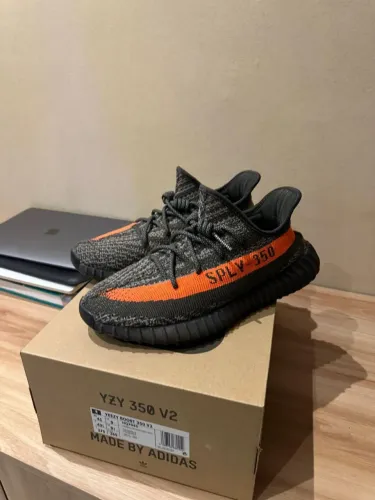 Yeezy 350 v2 - Carbon beluga 