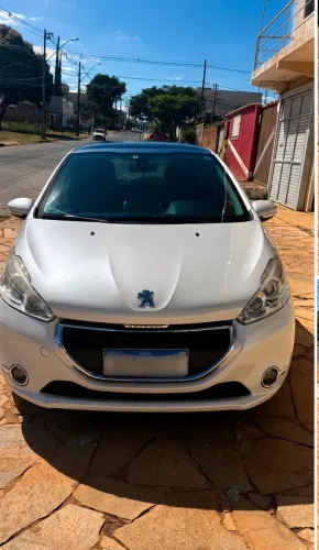 Peugeot 208 Griffe 1.6 Flex 16V 5P Aut. 2014