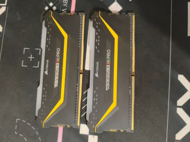 16GB de RAM 3200MHz rgb