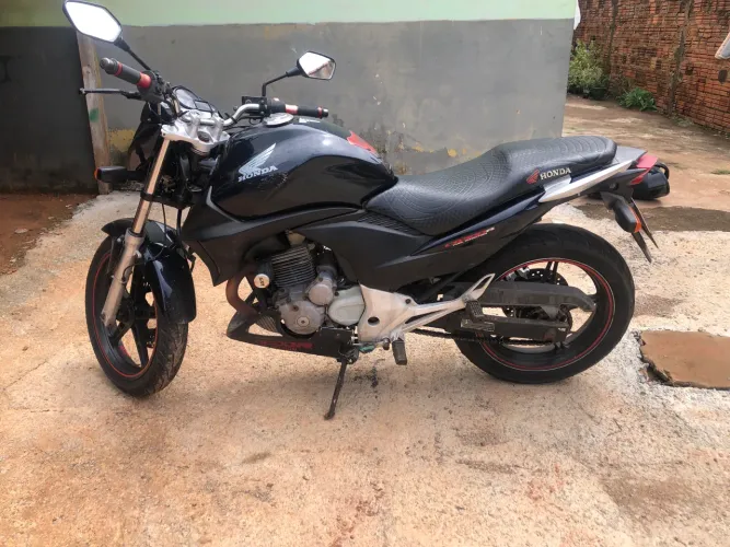 CB 300 Ano 2012