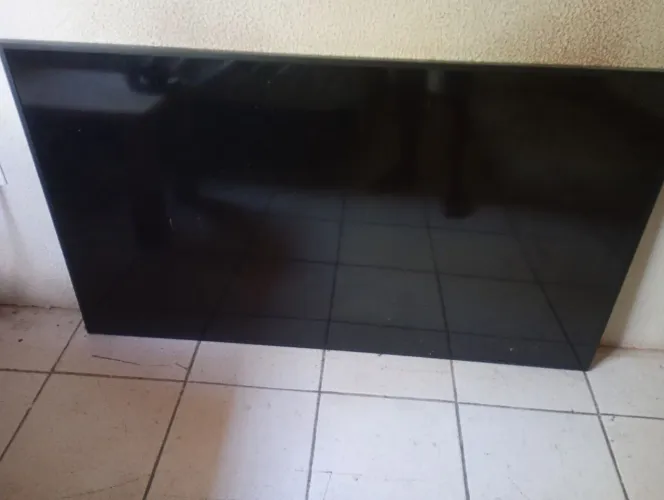 Vendo TV pra retirada de peças 