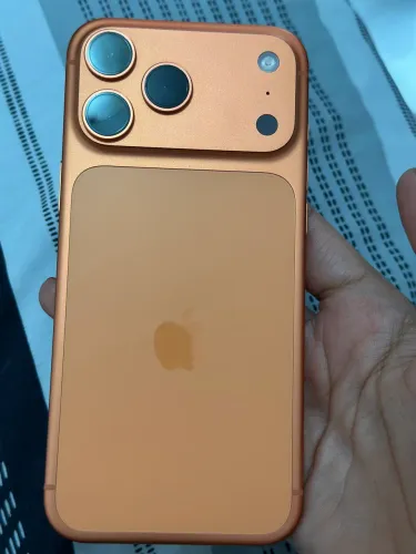 Vende-se iPhone 17 pro Max 256 gigas novo com garantia pelo fabricante 