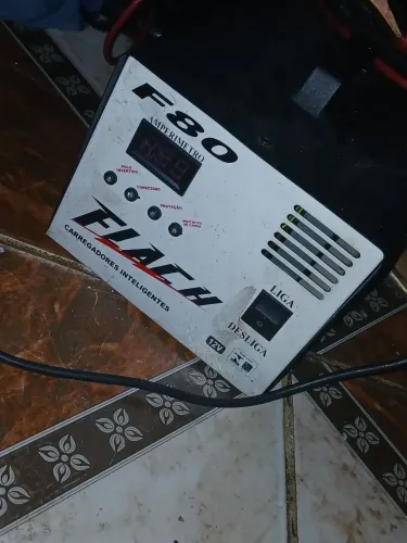 Carregador de bateria inteligente.