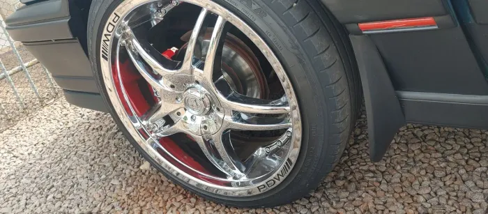 Rodas aro 18 cromada pdw tala 8 pneus 205/45 frente e 215/45 tras seminovos