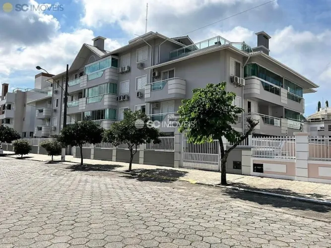 Cobertura com jacuzzi e terraço com churrasqueira