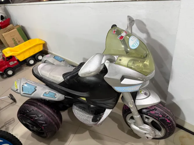 Triciclo elétrico bandeirante 12v