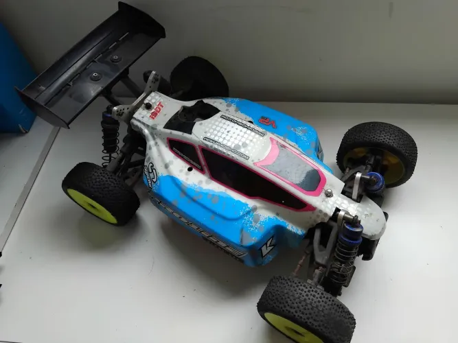 Automodelo R/C elétrico 1/8 Kyosho combo 4s