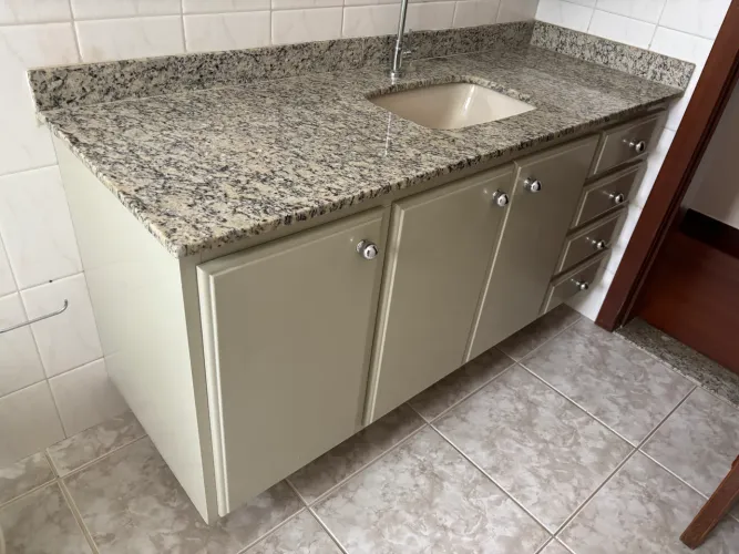 Móvel gavetas + móvel espelho + pedra com Cuba + vaso