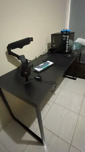 Mesa para escritório/setup industrial 60p x150l x 75a centímetros COR PRETA
